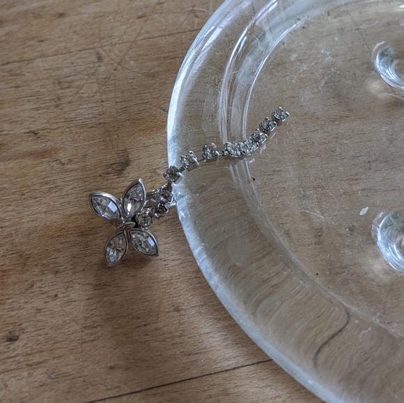 Swarovski butterfly drop earring - Picture 2 of 6